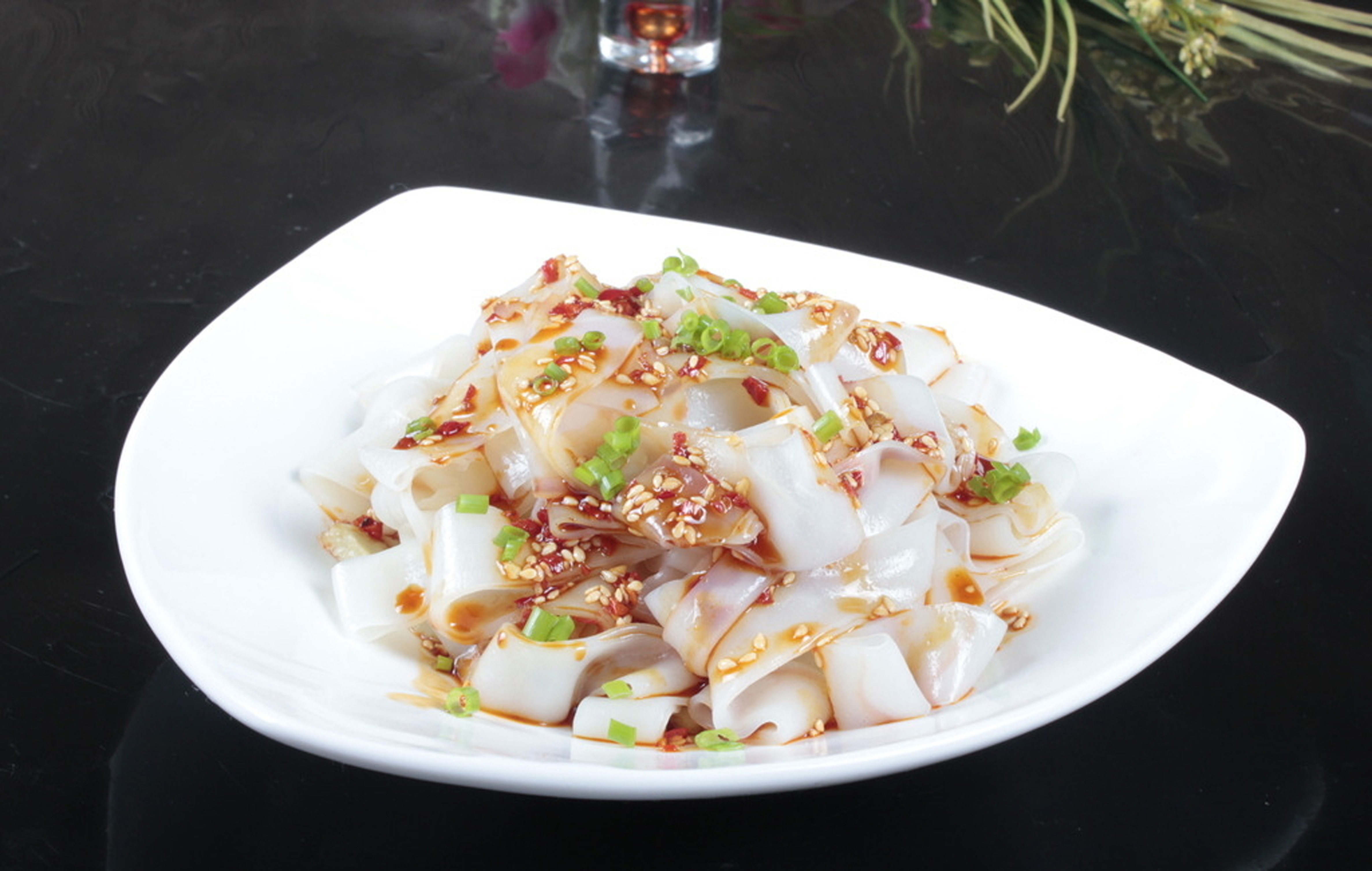 中國(guó)風(fēng)正宗涼皮美食海報(bào)設(shè)計(jì)圖片免費(fèi)下載_高清png素材_編號(hào)81lrumym1